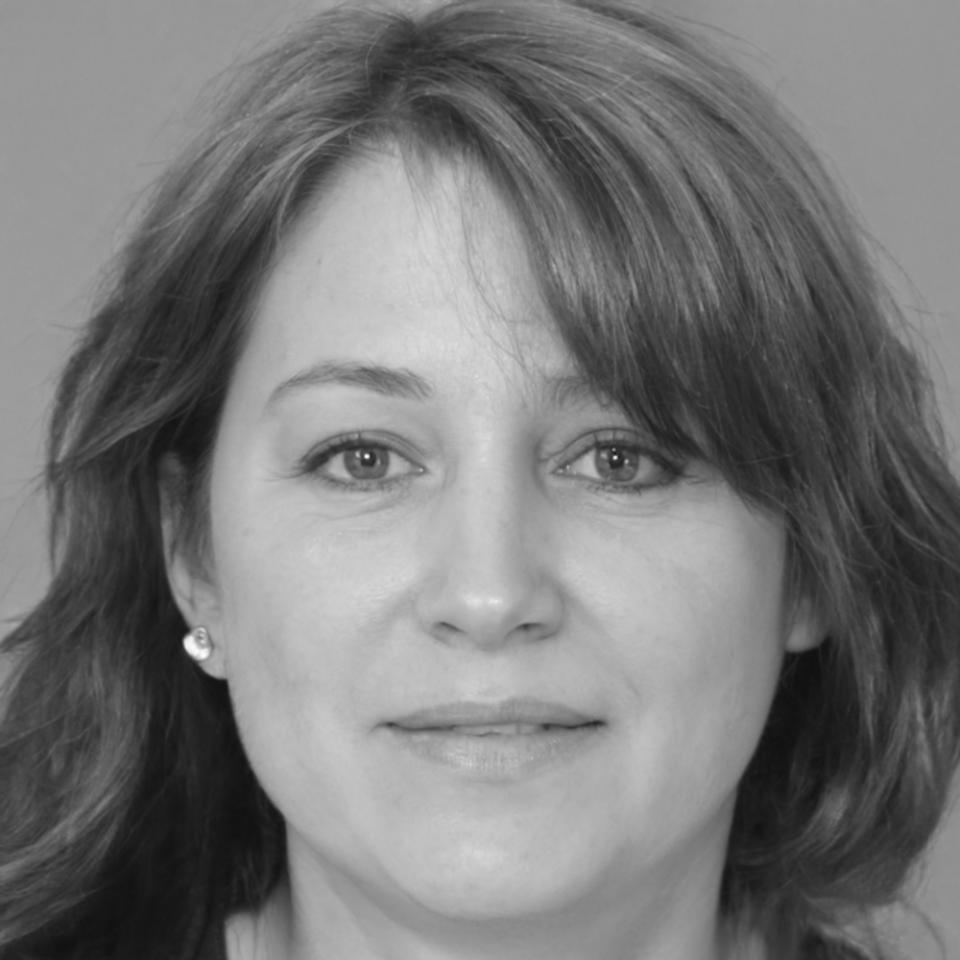 Portrait of Dara Sophea, UI design instructor with expertise in user experience