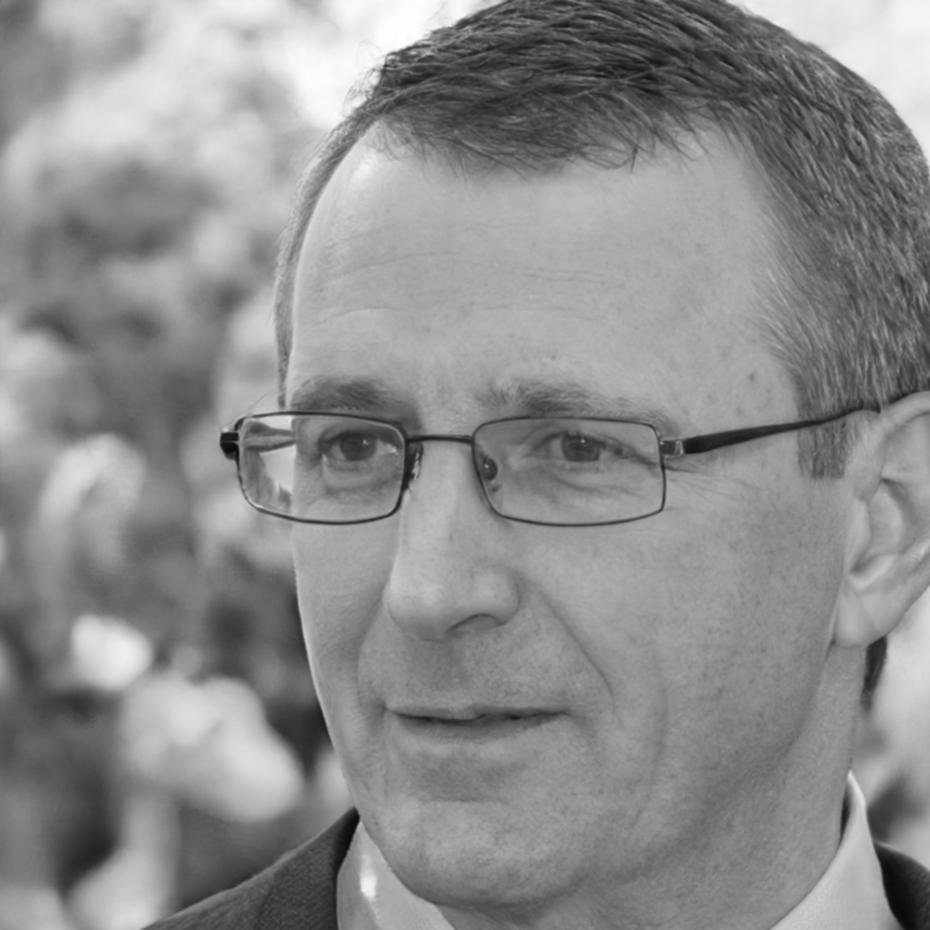 Portrait of Sovannak Reach, lead instructor specializing in mobile app architecture